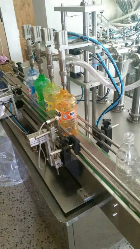 Automatyczna 4-głowa maszyna do napełniania płynów butelkowanie linia maszyna do napełniania linii produkcyjnej