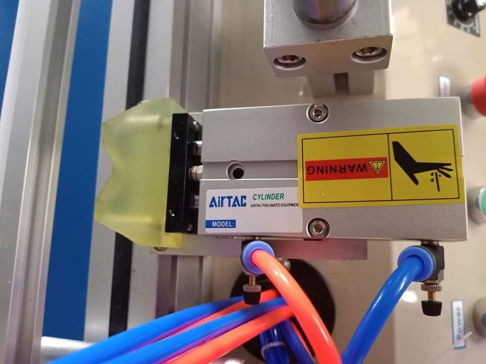 Połomautomatyczna maszyna do nakręcania butli ze stali nierdzewnej Typ biurowy