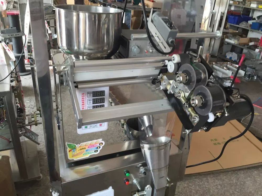 Półautomatyczna elektryczna maszyna do pakowania torebek do herbaty, wypełniona stali nierdzewnej i proszkiem z niezawodnymi komponentami rdzenia silnika