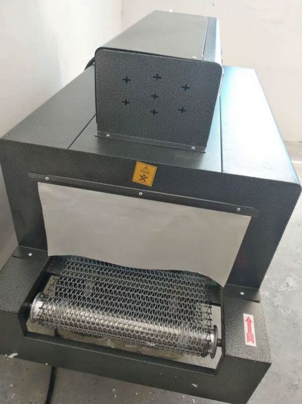 Gorąca sprzedaż Mała folia z tworzyw sztucznych tunel cieplny skurcz Maszyna do cięcia opakowań do butelki / pudełka Łatwo obsługiwać