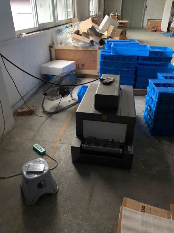 Gorąca sprzedaż Mała folia z tworzyw sztucznych tunel cieplny skurcz Maszyna do cięcia opakowań do butelki / pudełka Łatwo obsługiwać