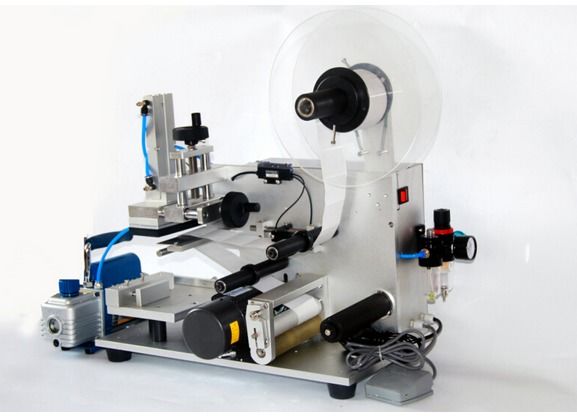 Fabryczna cena hurtowa Półautomatyczna maszyna do etykietowania płaskiej powierzchni, Precyzyjna naklejka na etykietę do pudełka, torby, karty, butelki kwadratowej