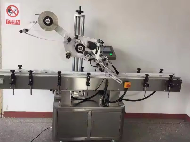 Wydajny, półautomatyczny aplikator etykiet płaskich do torebek i kartonów z hot-stampingiem, ręczna etykieciarka do torebek